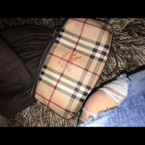 Burberry clutch